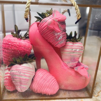 Chocolate High Heel And Half Dozen Strawberries