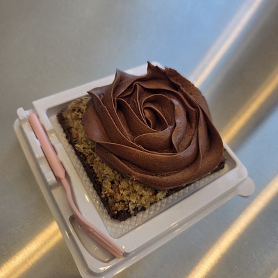 Dubai Chocolate cookie cake slice