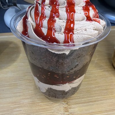 Chocolate Fudge With Raspberry Cake Cup 