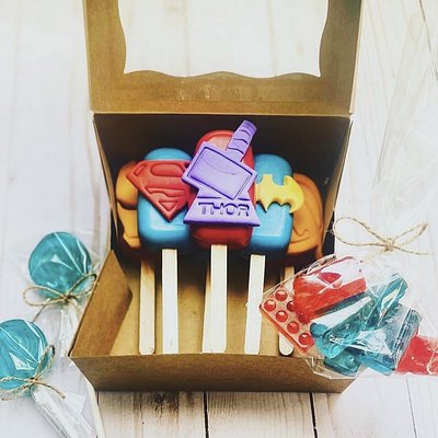 2.5 Dozen Cakesicles 