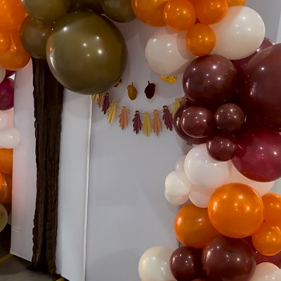 Arch Backdrop (2) 6,5,4 ft With two Balloon Columns 
