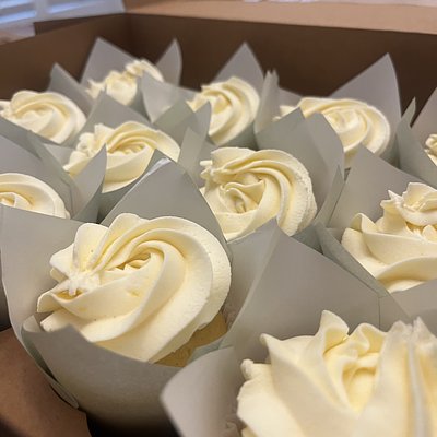Vanilla Cupcakes - 1 Dozen