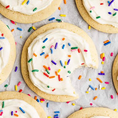 Buttercream Decorated Round Sugar Cookies 