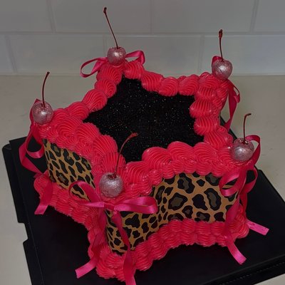 8”, 2-Layer Star Cake