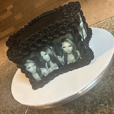 8 Inch Star Cake With Edible Images Around The Cake