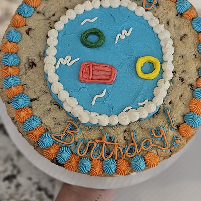 9" Round (Serves 10-12)