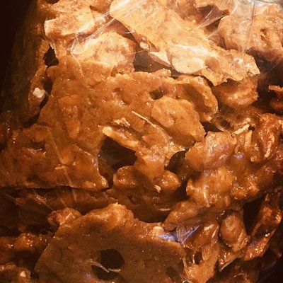 Spicy Peanut Brittle - 1/2 Lb.