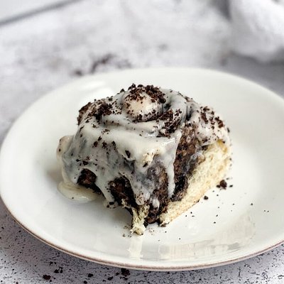 Cookies N’ Cream Cinnamon Rolls | 4 Pack 
