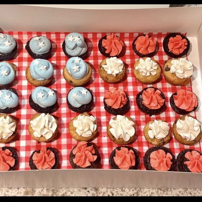 Mini Brownie And Chocolate Chip Cookie Bites With Buttercream Icing