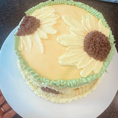 10 Inch Custom Round Cake Serves 36 