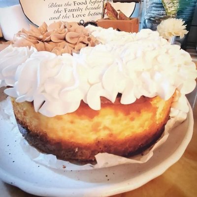 10" Plain Cheesecake With Whipped Vanilla Topping ( Optional)