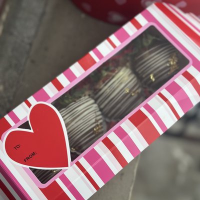 4 Chocolate Covered Strawberries (4 Pieces)