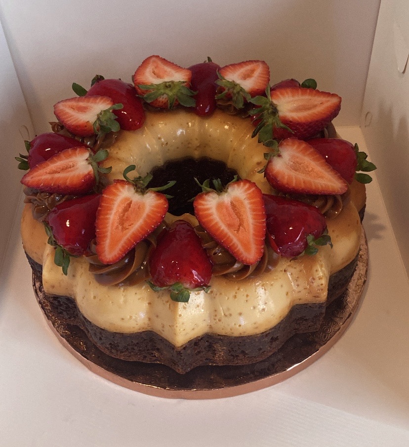 Chocoflan con Frutos Rojos/Mixed Berries