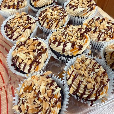 Snickers Cupcakes 