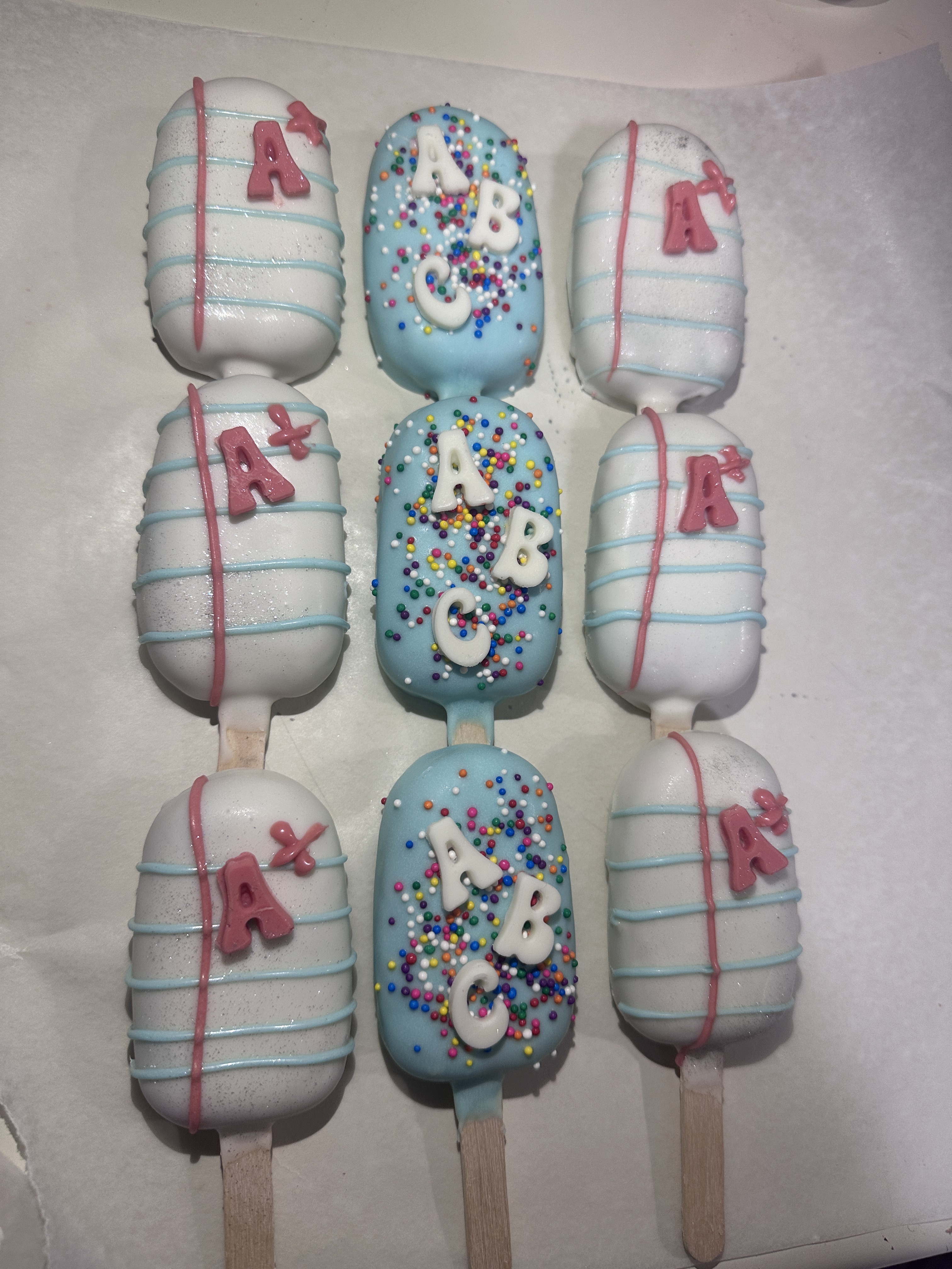 Back To School Cakesicles 🍰
