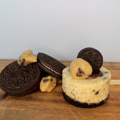 Mini Cheesecakes (Oreo Cookie Dough) 