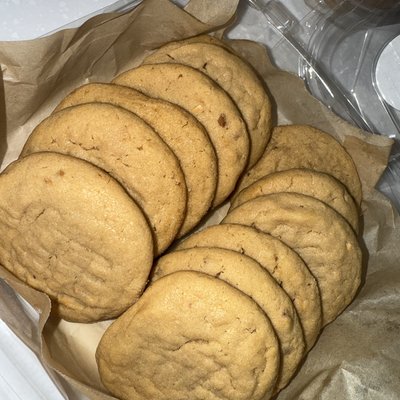 12 Peanut Butter Cookies 
