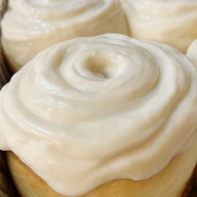 Original Mega Cinnamon Roll- (4 Mega Rolls)