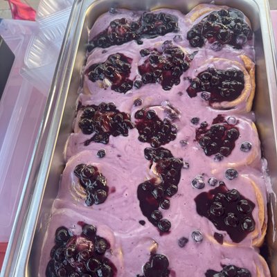 Blueberry Cinnamon Rolls (4)