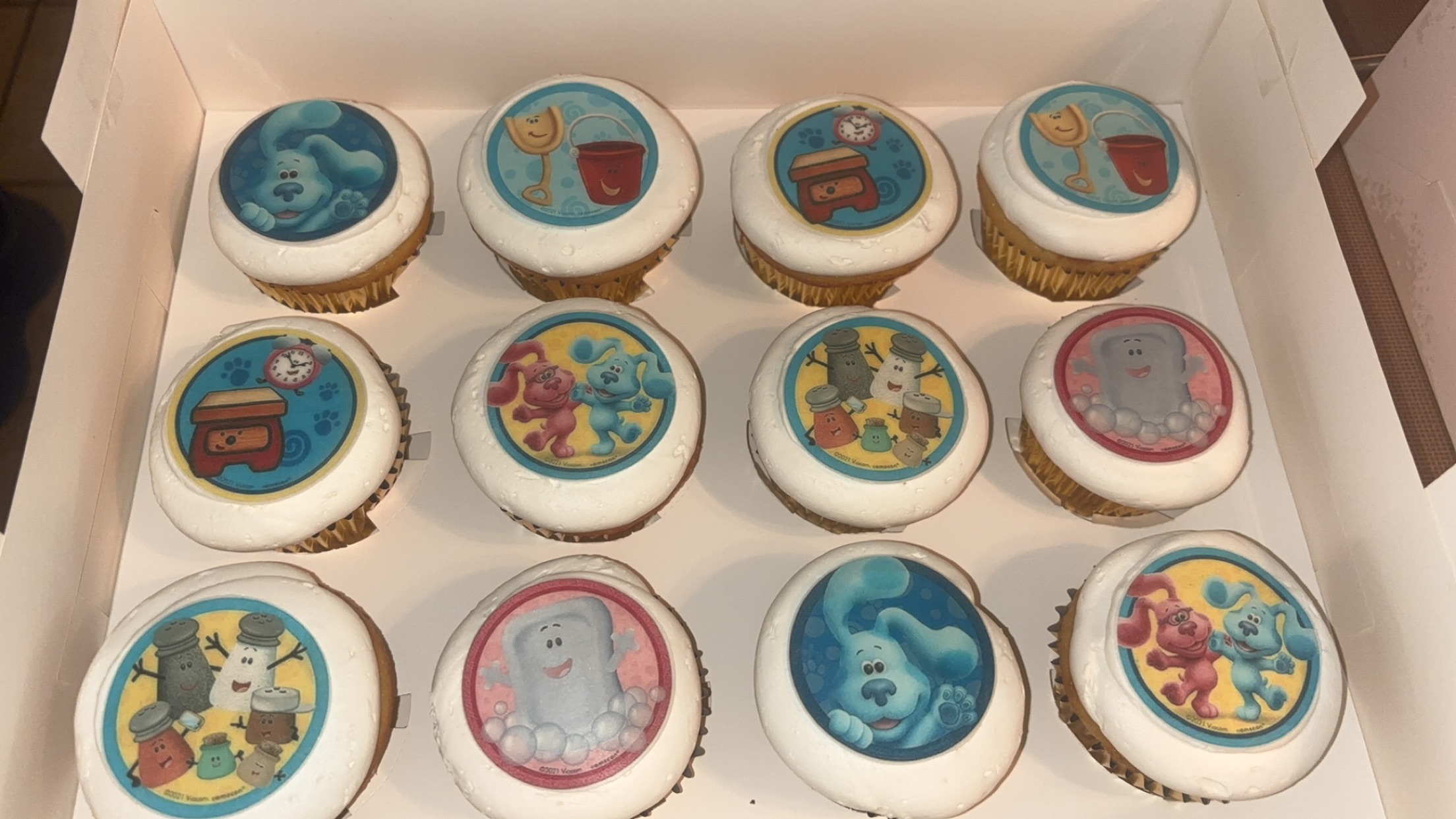 Cupcakes Dozen (12)