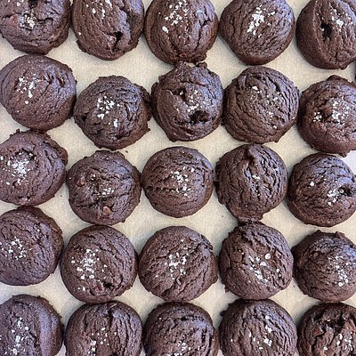 Dark Chocolate Caramel & Sea Salt Cookies