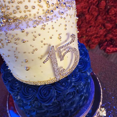 Multi Tiered Cakes: Birthdays & Weddings 