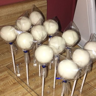 Customizable Cake Pops