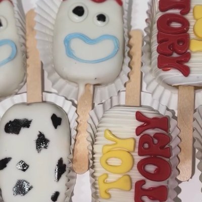 Custom Cakesicles 
