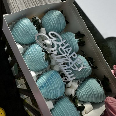 Customizable Strawberries caseof (8) 