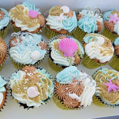 Deluxe Cupcakes 