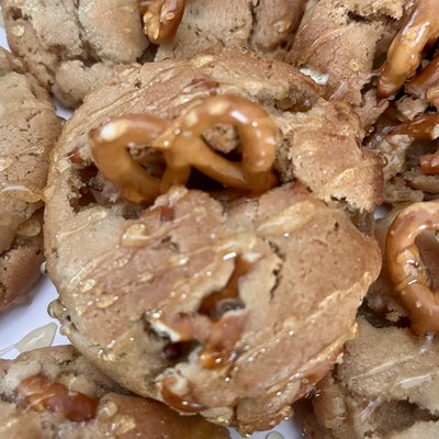 SOURDOUGH SALTED HONEY PEANUT BUTTER PRETZEL
