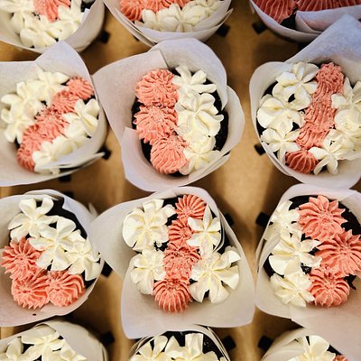 STRAWBERRY AND CHOCOLATE CUPCAKES