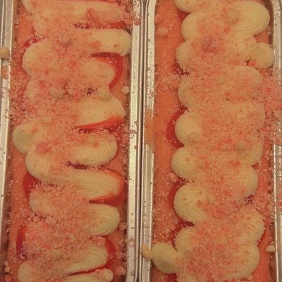 Strawberry Crunch Cake 