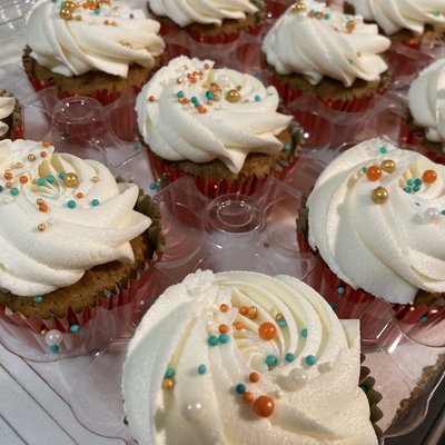Pumpkin Spice White Chocolate Cupcakes 