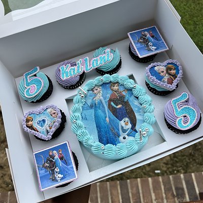 Bento Box-8 Cupcakes & 1 Heart Shaped Cake (6in)