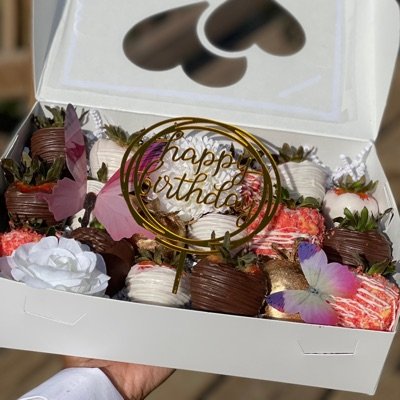 milk/white chocolate strawberries (12)