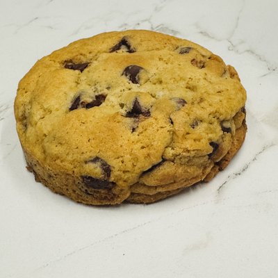 4 Oz Jumbo Chocolate Chip Cookie