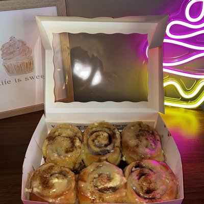 Cinnamon Rolls (6)