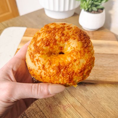 Cheddar Sourdough Bagel (single)