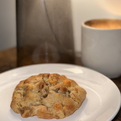 Caramel Butterscotch Walnut Cookies - KEVINS DOZEN 