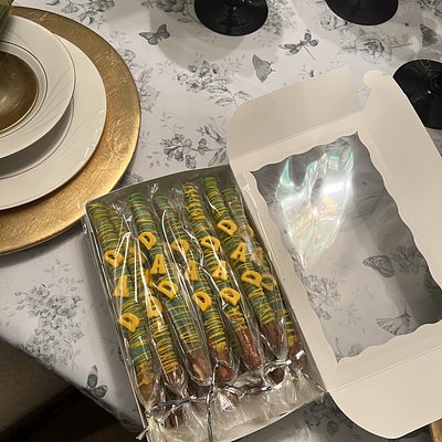 6 Count Chocolate Covered Pretzels 
