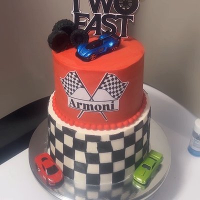 2 Tier Round Cake (8,10 Inch)