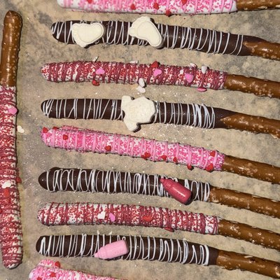 Chocolate Dipped Pretzels 1/2 Dozen 