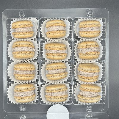 Box Of 12 Macarons 