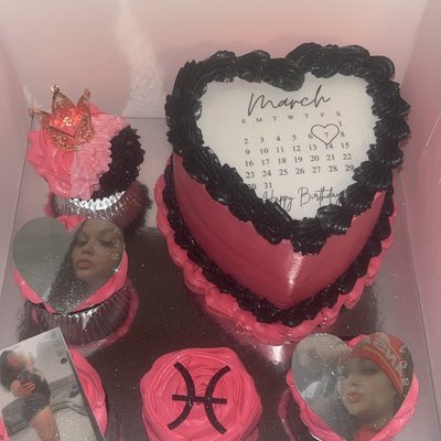 Bento Board 6” Cake 5 Cupcakes 