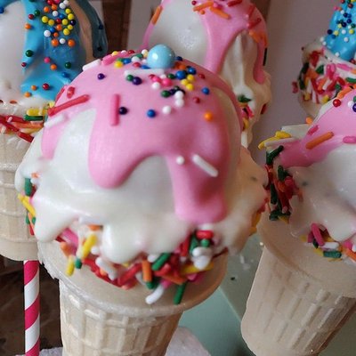 Mini Ice Cream Cone Cake Pops (Waffle Cone)