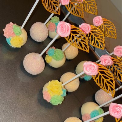 AMAZN Rose Cake Pops