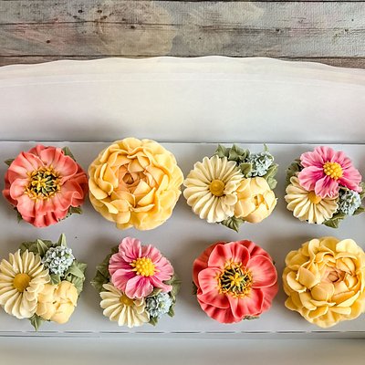 12 Boxed Blooms