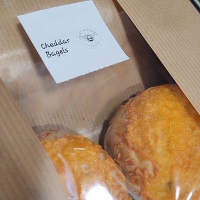 Cheddar Bagels (8)