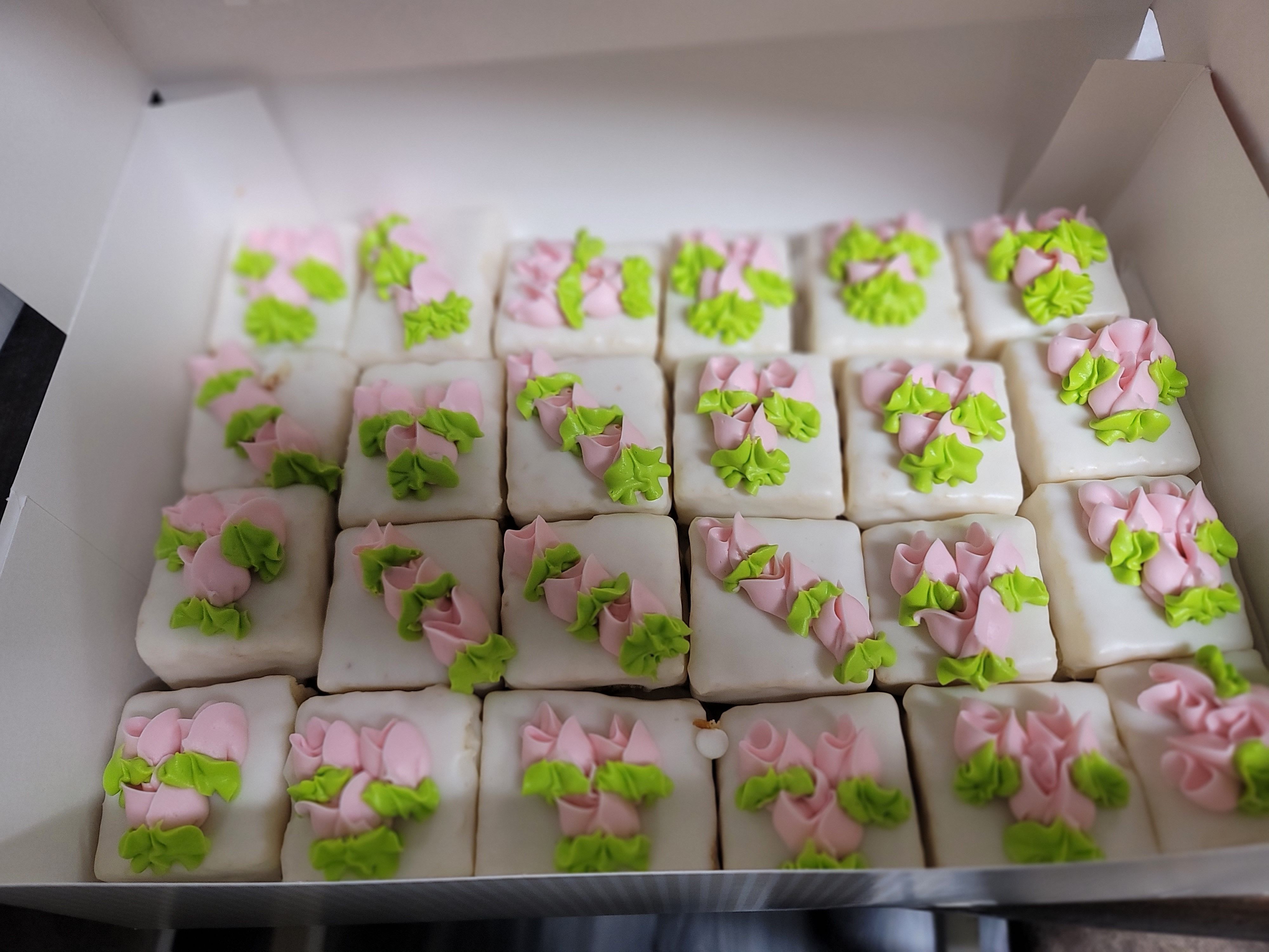 Petti Fours 